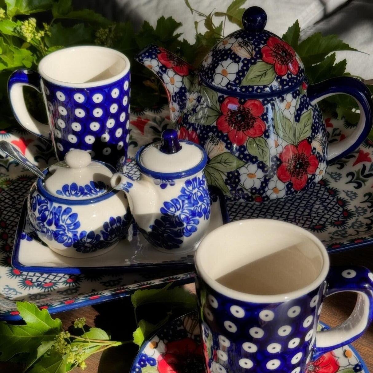 Teapot, 0.9 Liter in "Poppies & Posies" by Manufaktura | C005S-IM02