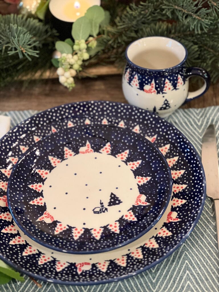 Plate, Round, Dessert, 7.25" in "Christmas Chapel" by Manufaktura | T131T-CHDK