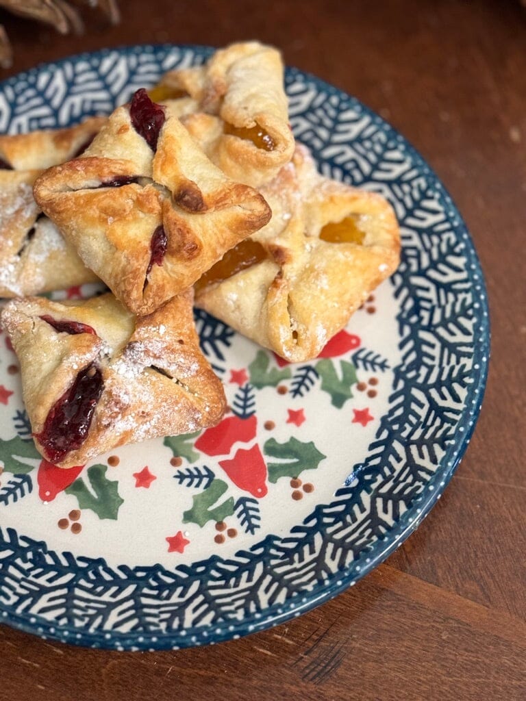 Plate, Round, Dessert, 7.25" in "Evergreen Bells" by Manufaktura | T131U-PZDG