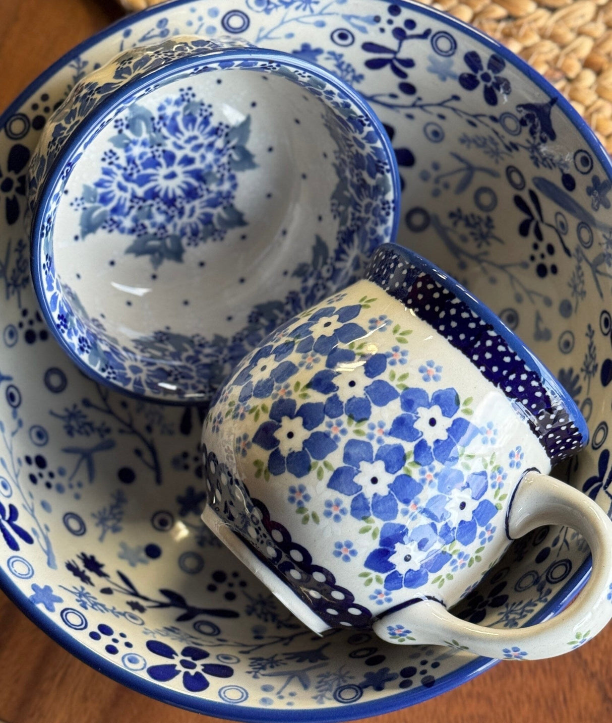 Mug, Belly Mug, 10 oz Medium in "Forget Me Not Bouquet" by Manufaktura | K090S-PS28