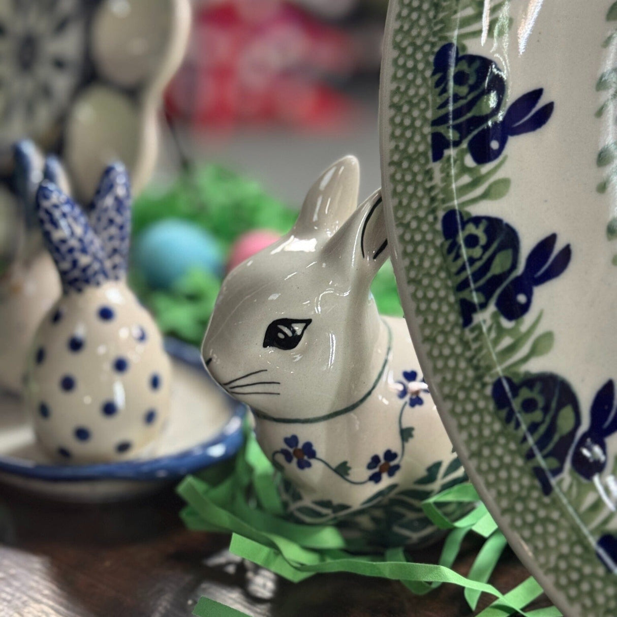 Figurine, Bunny, 4.25" in "Peacock" by Manufaktura | F140T-54