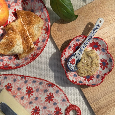 Bowl, Scalloped, Shallow, 4.25", (P205) in "Daisy Bouquet" by Manufaktura | P205S-TAB3