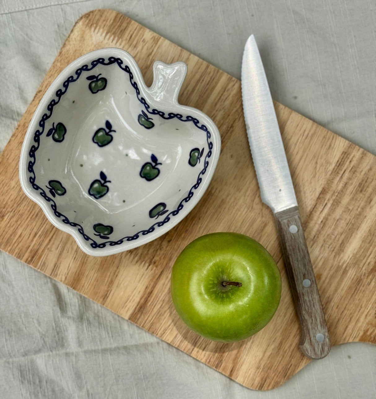 Bowl, Apple, 5.5" x 5" in "Green Apple" by Manufaktura | M099T-15
