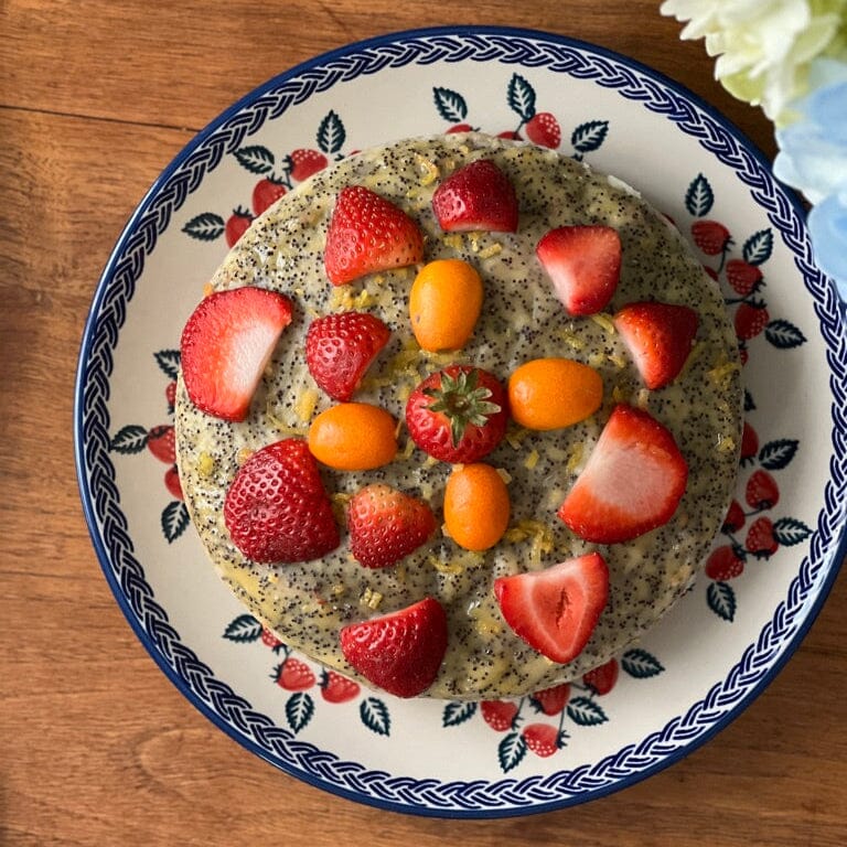 Plate, Round, Dinner, 10" in "Fresh Strawberries" by Manufaktura | T132U-AS70
