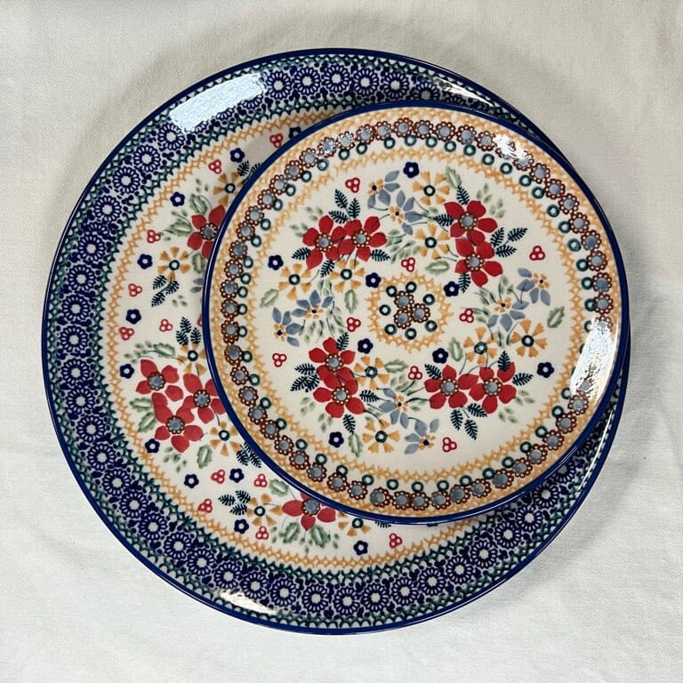 Plate, Round, Dinner, 10" in "Ruby Bouquet" by Manufaktura | T132S-DPCS