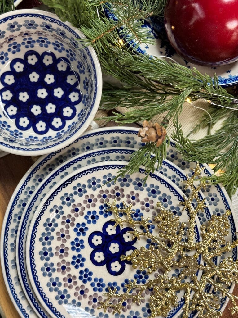 Plate, Round, Dinner, 10" in "Floral Chain" by Manufaktura | T132T-EO37