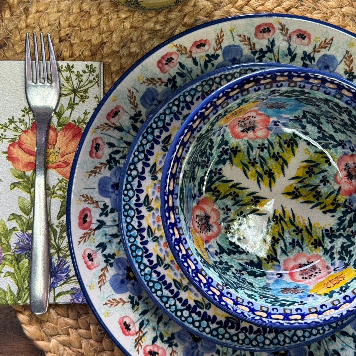 Plate, Round, Dinner, 10" in "Blue Violets" by Manufaktura | T132S-WK81