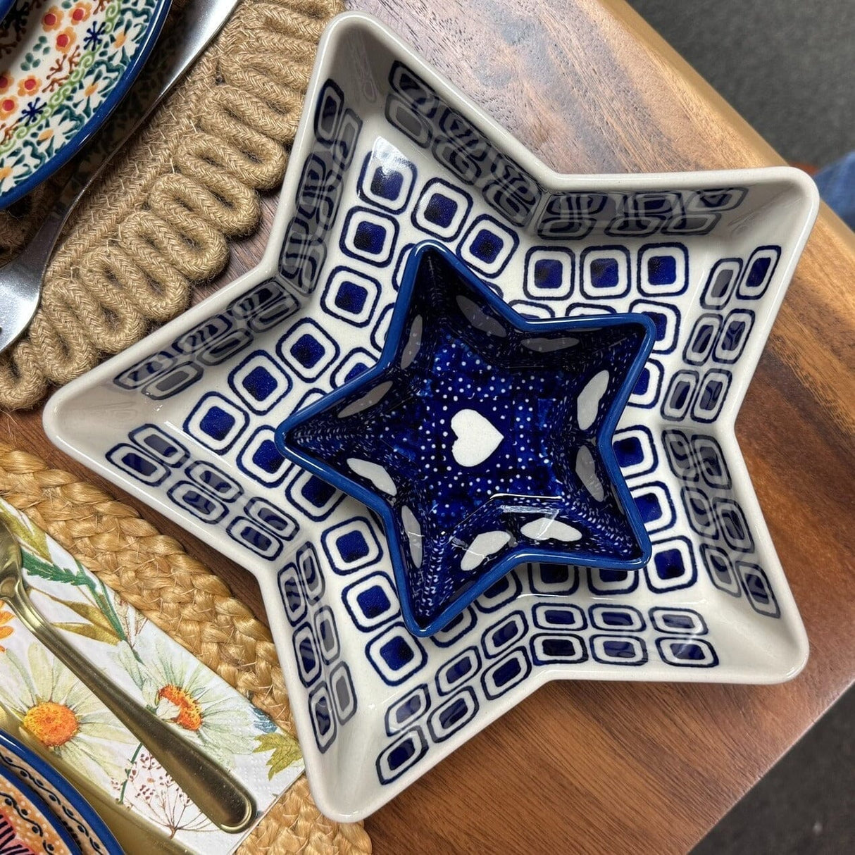 Baker, Star-Shaped, 10" in "Navy Retro" by Manufaktura | M045U-601A