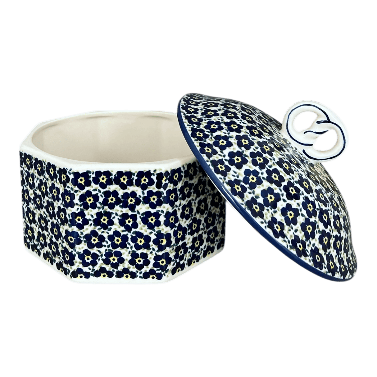 Box, Large Pretzel, 7" in "Floral Revival Blue" by Manufaktura | P108U-MKOB