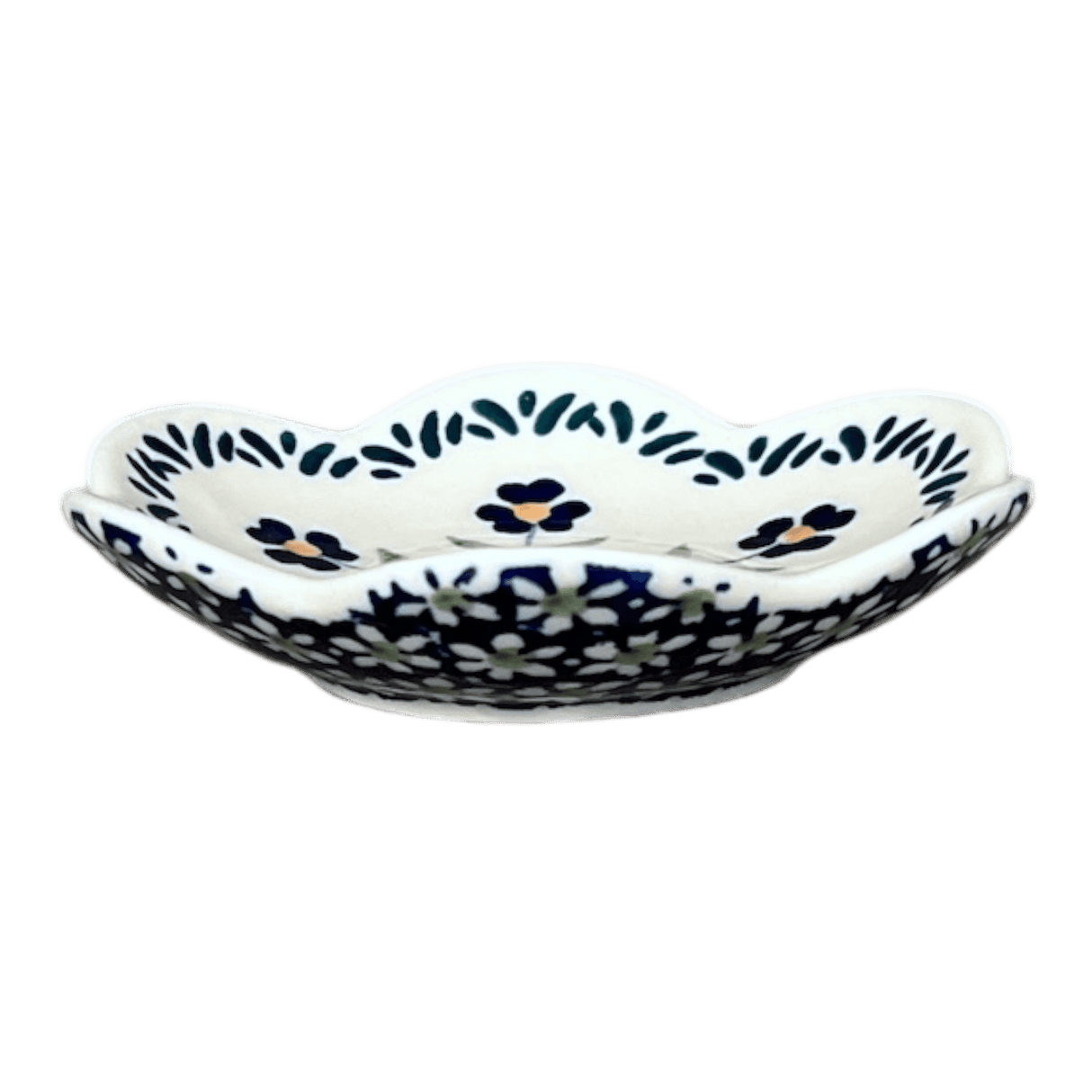 Bowl, Scalloped, Shallow, 4.25", (P205) in "Forget Me Not" by Manufaktura | P205T-ASS