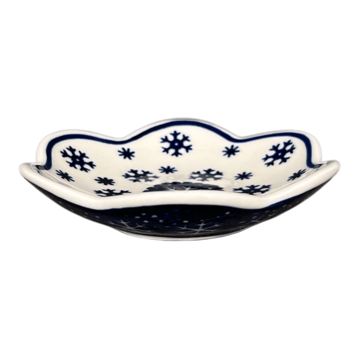 Bowl, Scalloped, Shallow, 4.25", (P205) in "Snow Drift" by Manufaktura | P205T-PZ