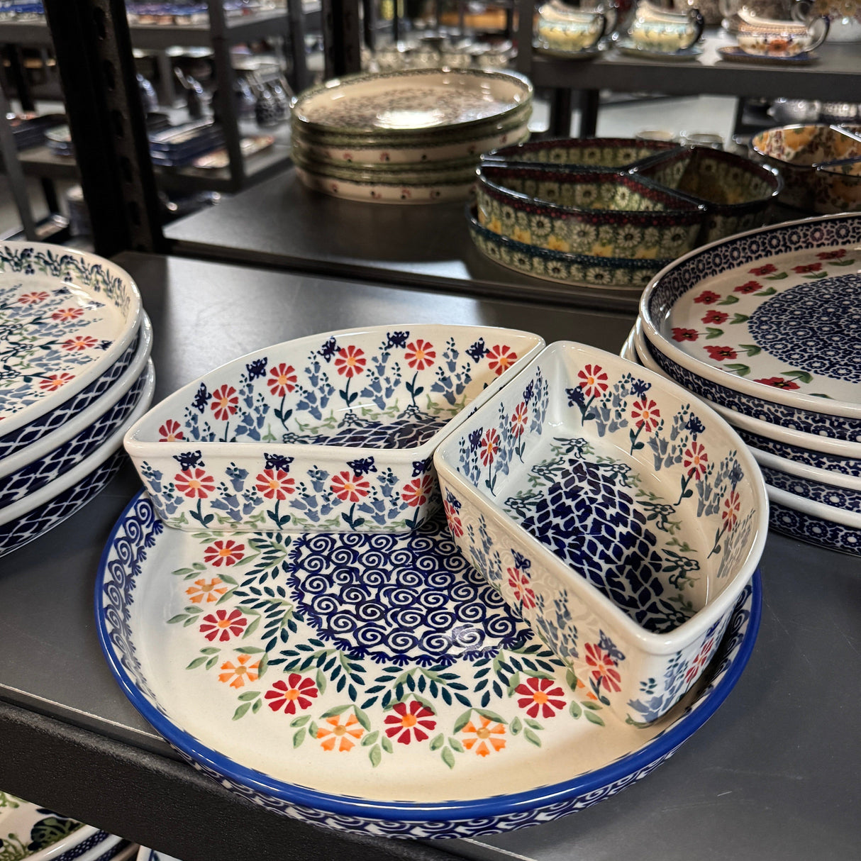 Bowl, Wedge-Shaped, 5" x 8.5" in "Flower Power" by Manufaktura | M048T-JS14