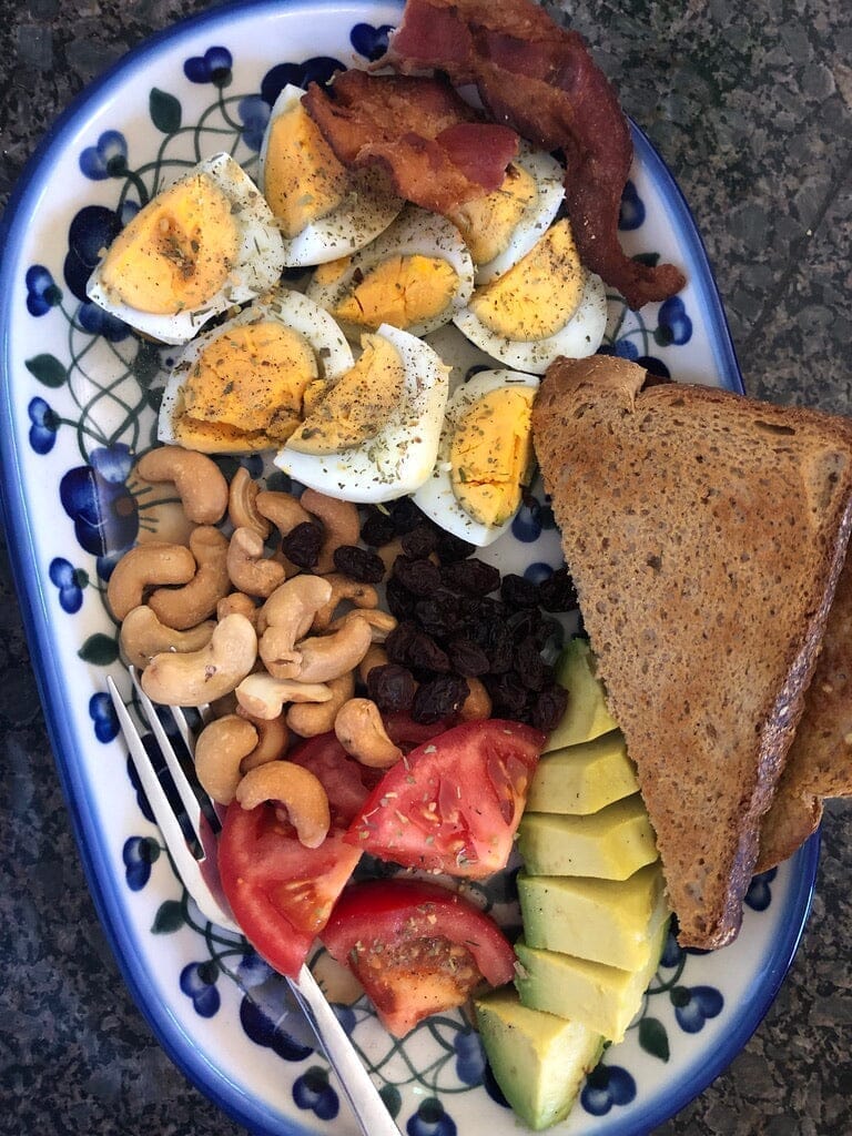 Plate, Roaster, Oval, 7" x 11", WR (WR13B) in "Strawberries & Blossoms" by W.R. Ceramika | WR13B-WR2