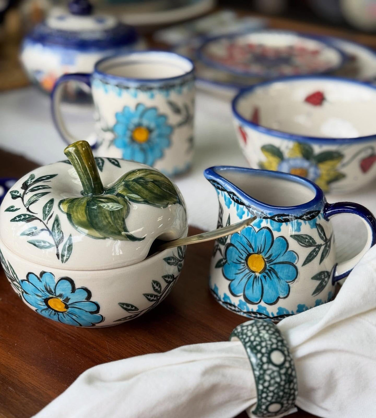 Bowl, Apple-Shaped, Sugar Bowl, 4.5". WR, WR (WR9C) in "Strawberries & Blossoms" by W.R. Ceramika | WR9C-WR2