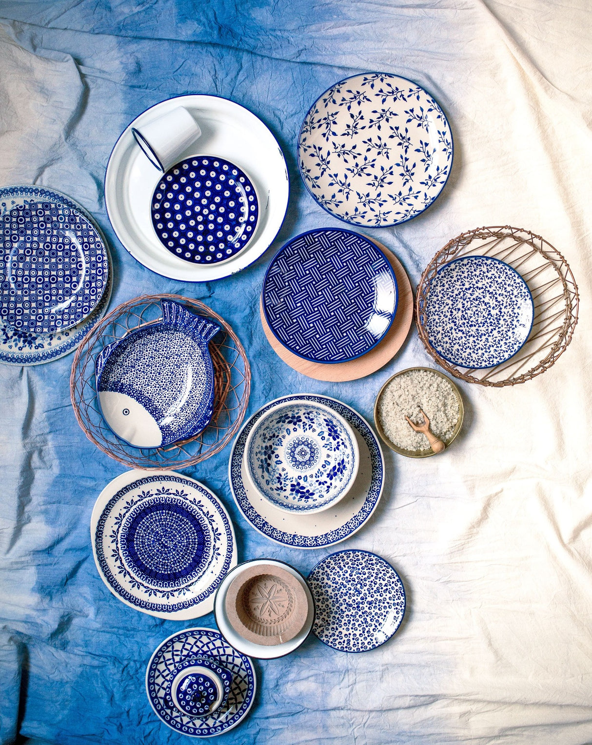 Plate, Round, Salad, 8.5" in "Peacock in Line" by Manufaktura | T134T-54A