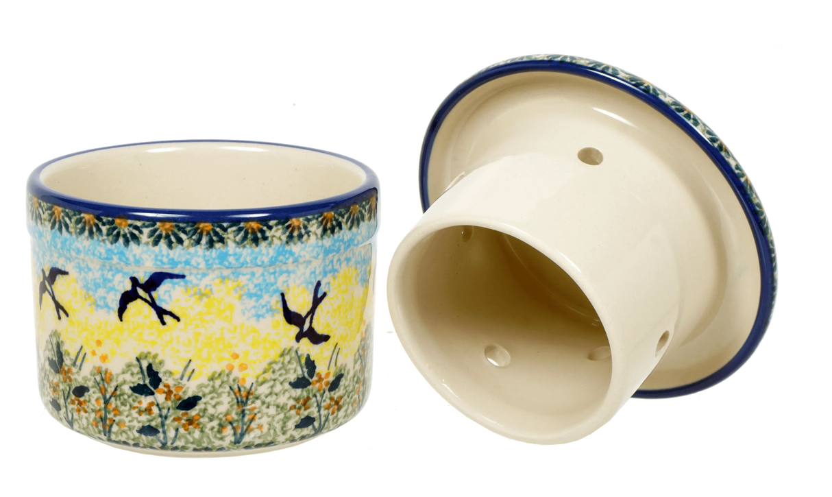Butter Crock, 4.5" in "Soaring Swallows" by Manufaktura | M136S-WK57