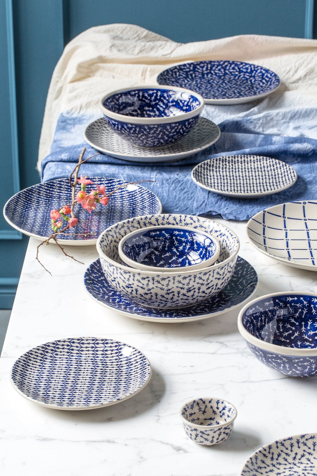 Plate, Round, Salad, 8.5" in "Peacock in Line" by Manufaktura | T134T-54A