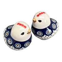 A picture of a Polish Pottery Salt and Pepper Birds (Peacock Dot) | S087U-54K as shown at PolishPotteryOutlet.com/products/salt-pepper-birds-peacock-dot-s087u-54k