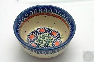 Picture of a Polish Pottery Product featuring the Daisy Chain (ST) pattern.