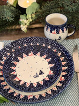 Plate, Round, Dessert, 7.25" in "Christmas Chapel" by Manufaktura | T131T-CHDK