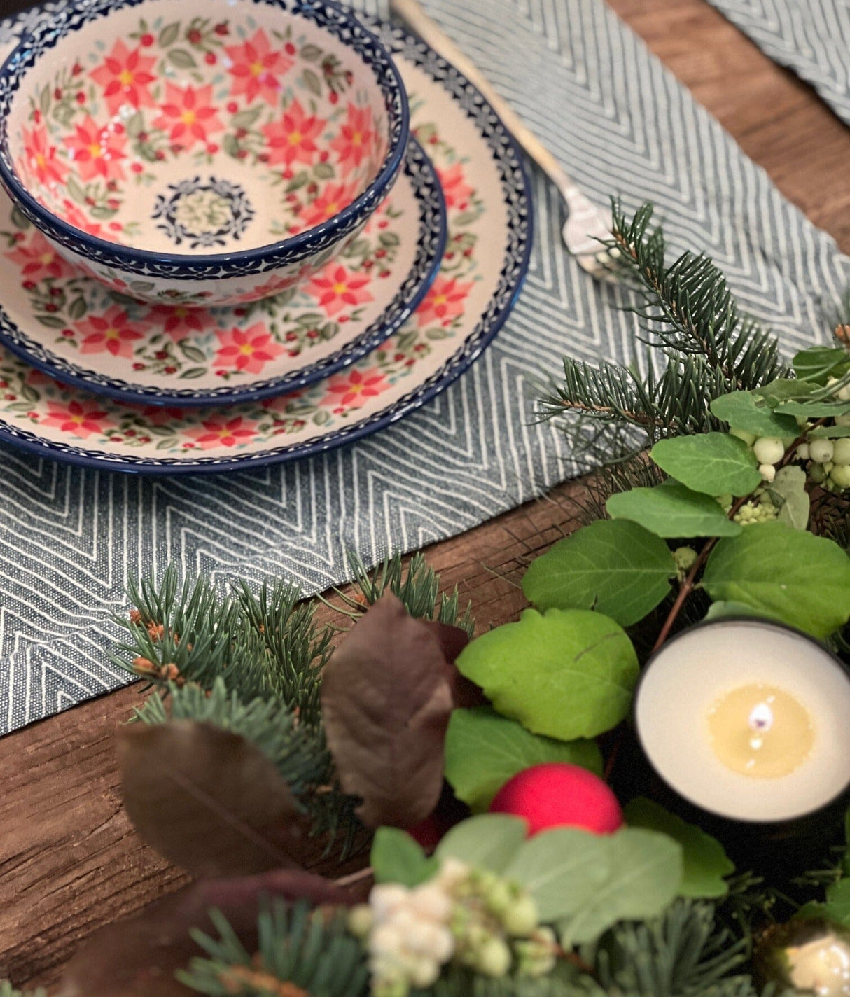 Bowl, Round, 6" in "Pink Poinsettia" by Manufaktura | M089S-PS14