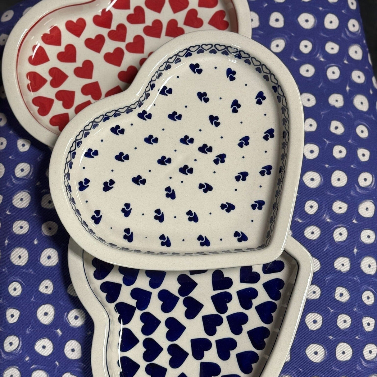 Plate, Heart-Shaped, 10.25" in "Scarlet Daisy" by Manufaktura | T118U-AS73