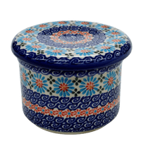 A picture of a Polish Pottery Butter Crock (Daisy Waves) | NDA344-3 as shown at PolishPotteryOutlet.com/products/butter-crock-daisy-waves-nda344-3