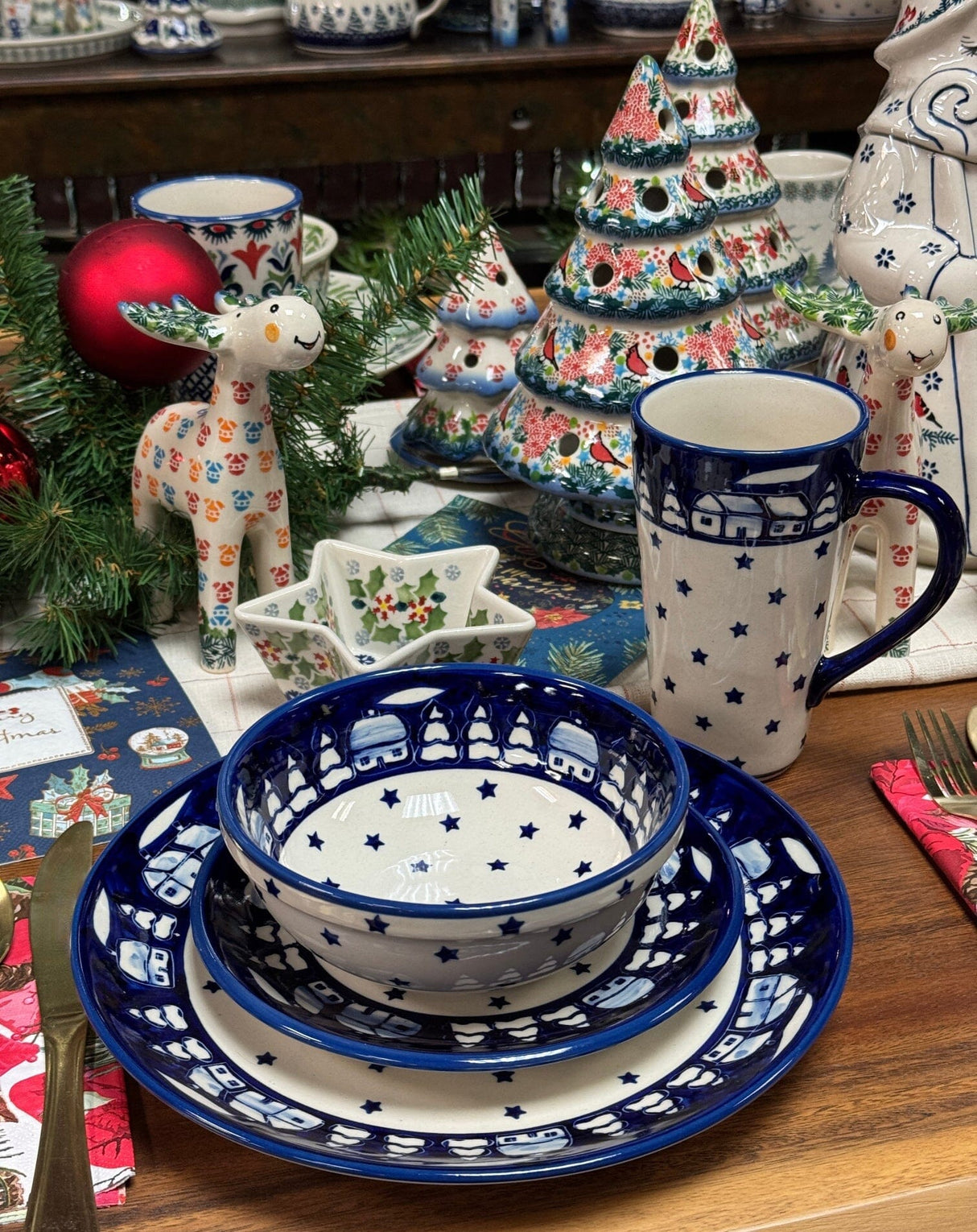 Bowl, Star-Shaped, Small, Manufaktura (M046) in "Holly In Bloom" by Maufaktura | M046T-IN13