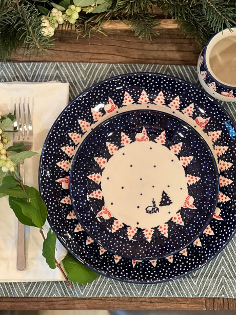 Plate, Round, Dinner, 10" in "Christmas Chapel" by Manufaktura | T132T-CHDK