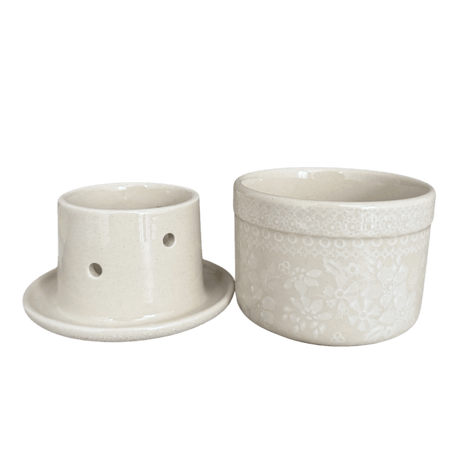 Butter Crock, 4.5" in "Duet in Lace" by Manufaktura | M136S-SB02