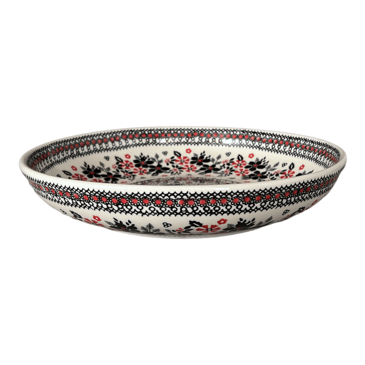 Bowl, Round, Shallow, Salad, 11.75" in "Duet in Black & Red" by Manufaktura | M173S-DPCC