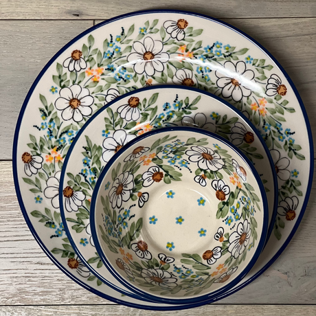 Plate, Round, Dinner, 10" in "Daisy Bouquet" by Manufaktura | T132S-TAB3