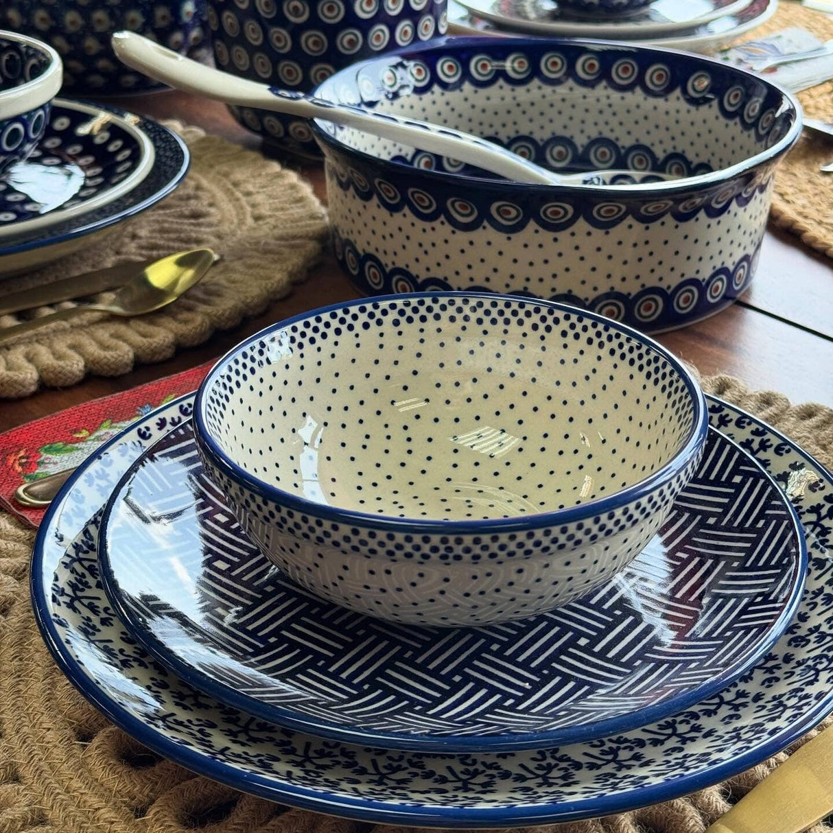 Bowl, Round, 6" in "Lily of the Valley" by Manufaktura | M089T-ASD