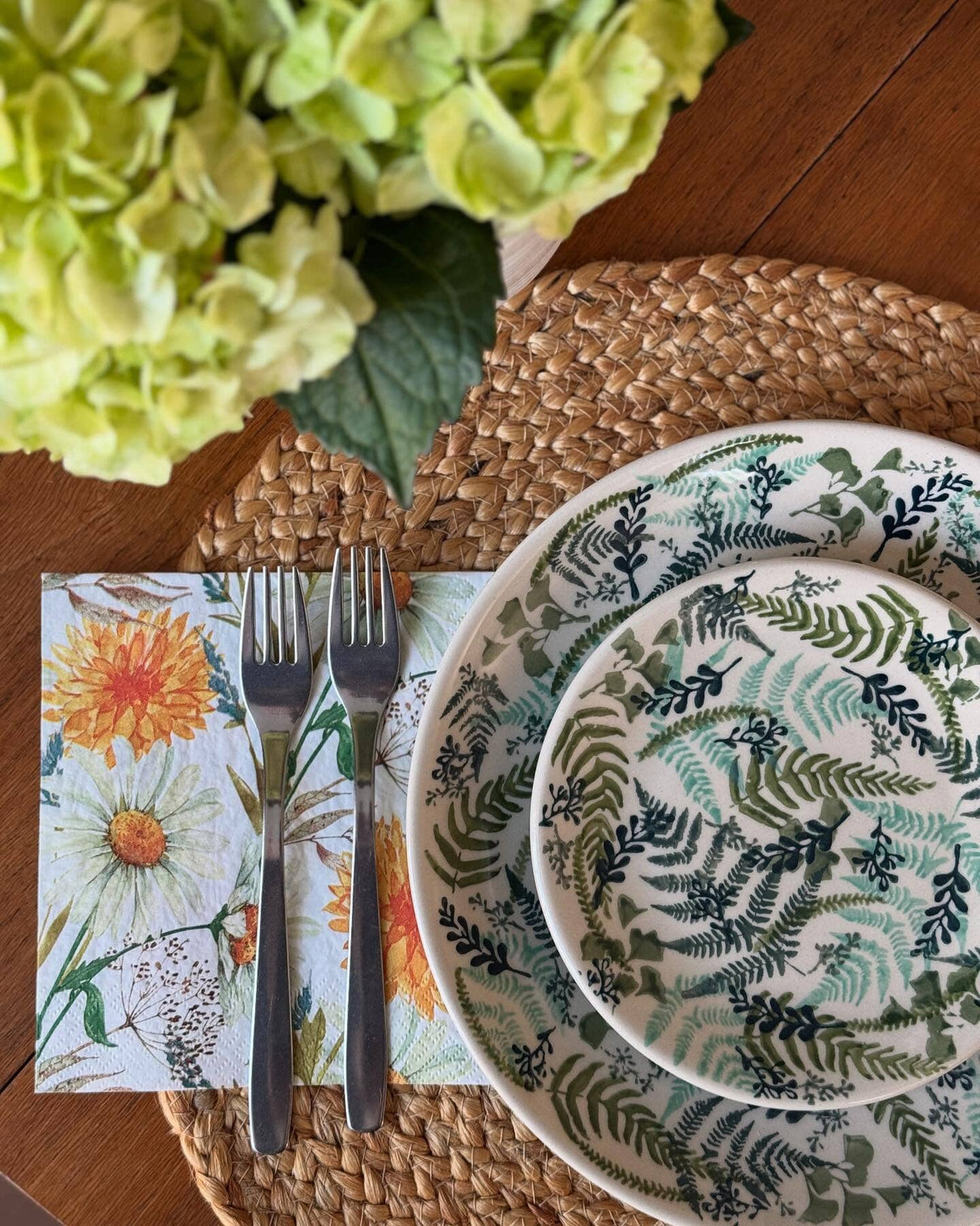 Plate, Round, Dinner, 10" in "Scattered Ferns" by Manufaktura | T132S-GZ39