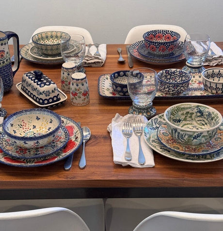 Butter Dish, American, 4" x 7.5" in "Pink Poinsettia" by Manufaktura | M074S-PS14