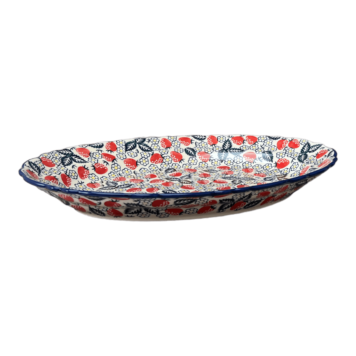 Platter, Oval, Scalloped, 16.75" x 12.25" Large in "Strawberry Fields" by Manufaktura | P165U-AS59