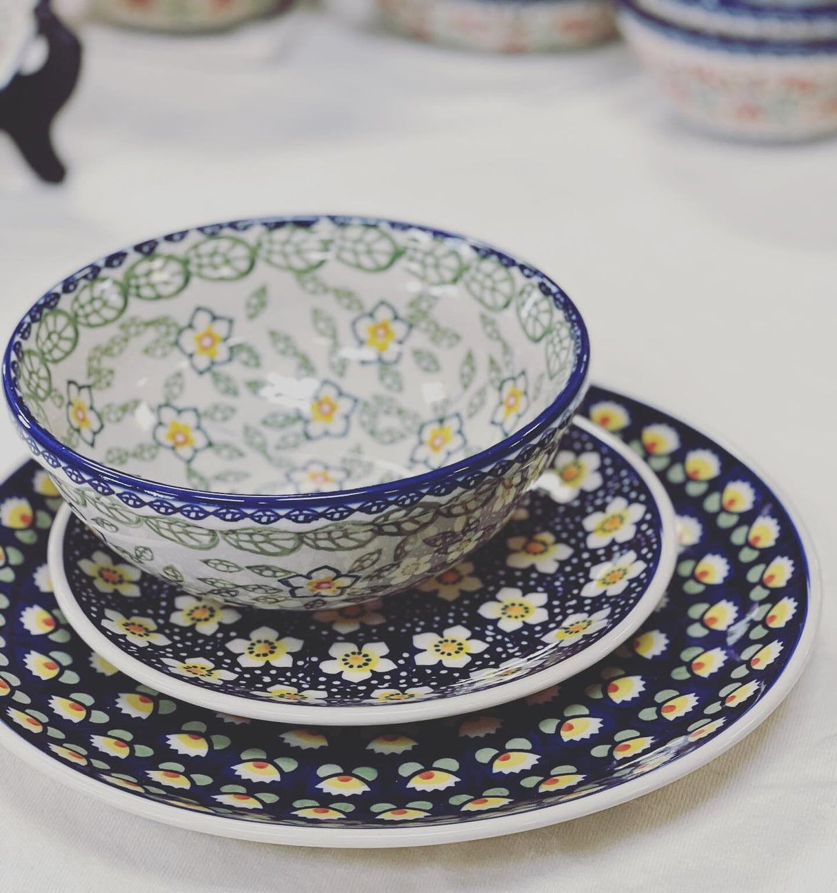 Bowl, Round, 6.75" in "Lily of the Valley" by Manufaktura | M090T-ASD