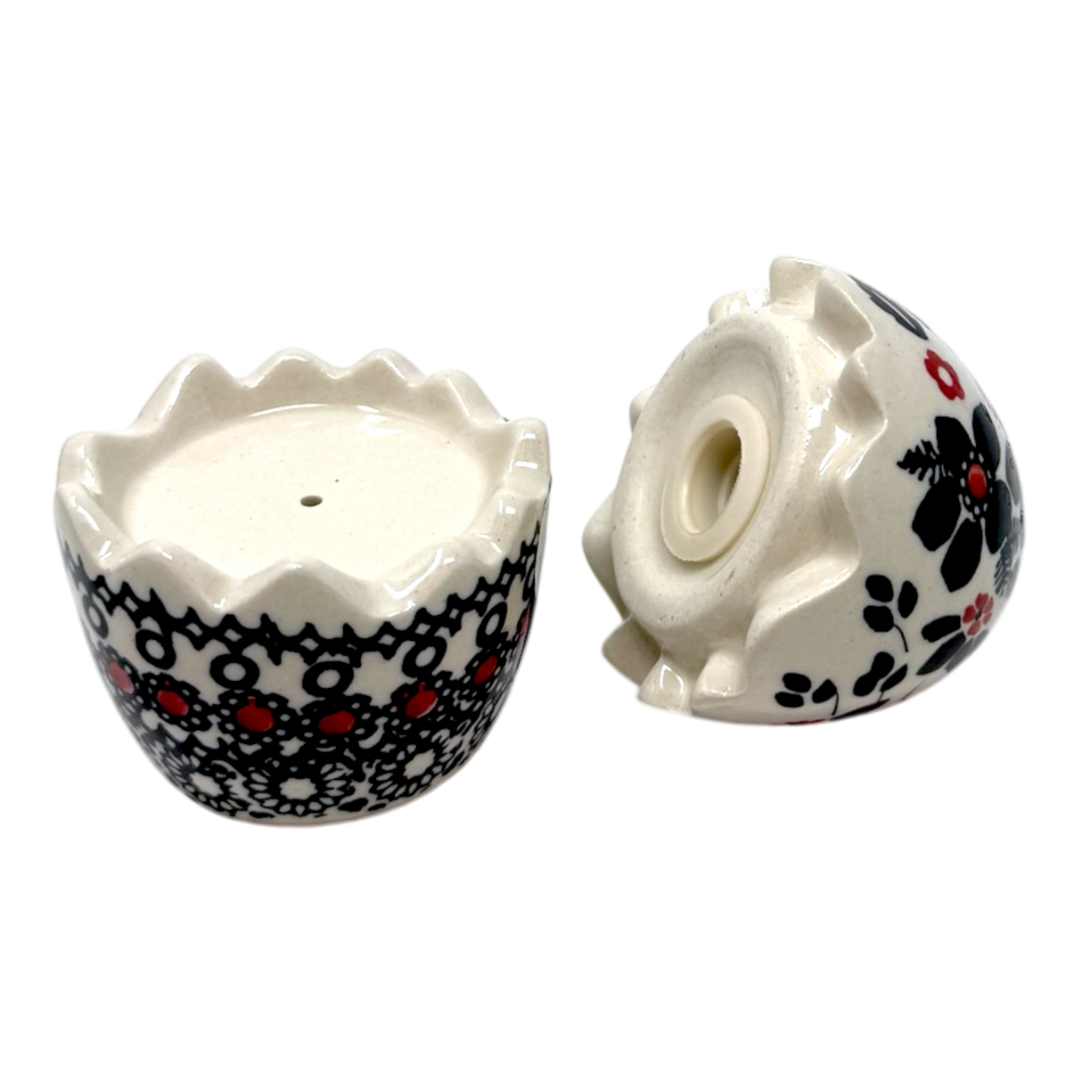 Salt & Pepper, Egg, 3" in "Duet in Black & Red" by Manufaktura | S115S-DPCC