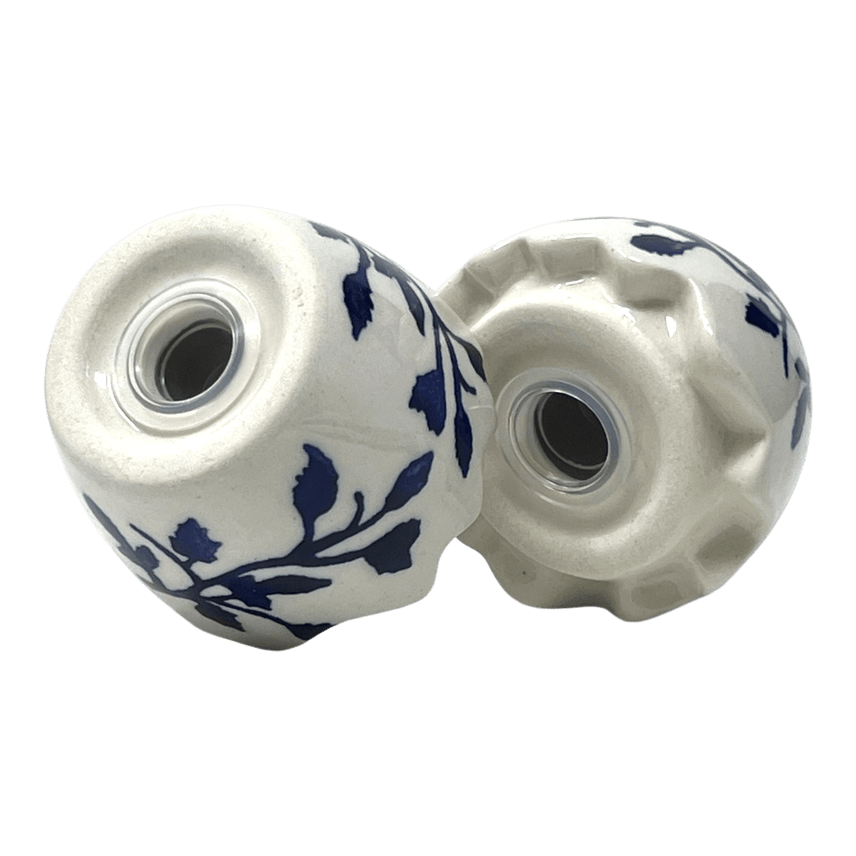 Salt & Pepper, Egg, 3" in "Blue Spray" by Manufaktura | S115T-LISK