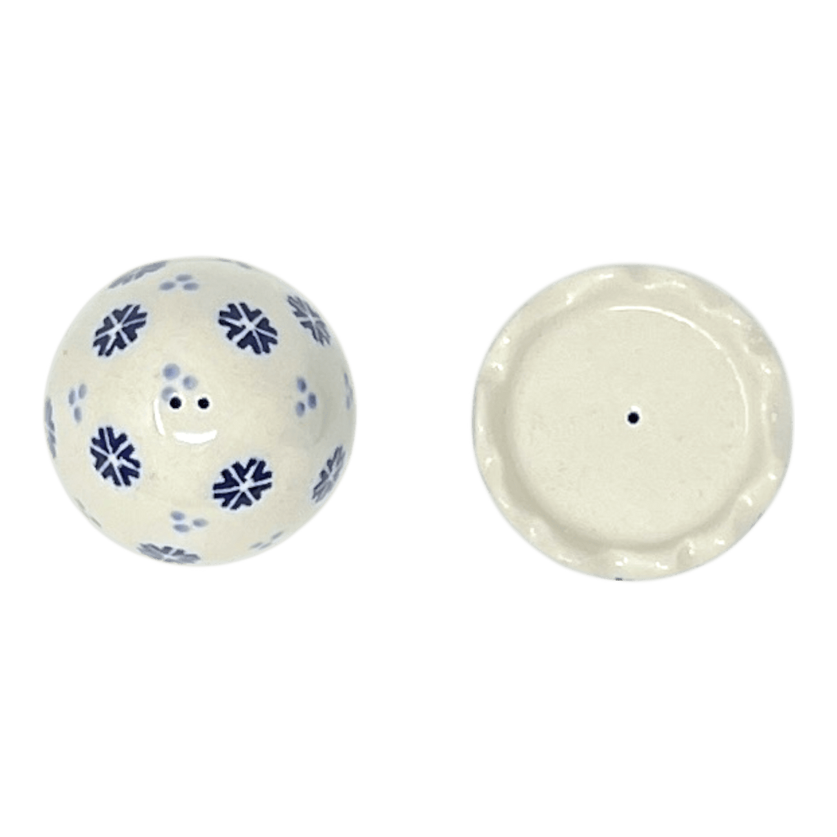 Salt & Pepper, Egg, 3" in "Snowy Pines" by Manufaktura | S115T-U22