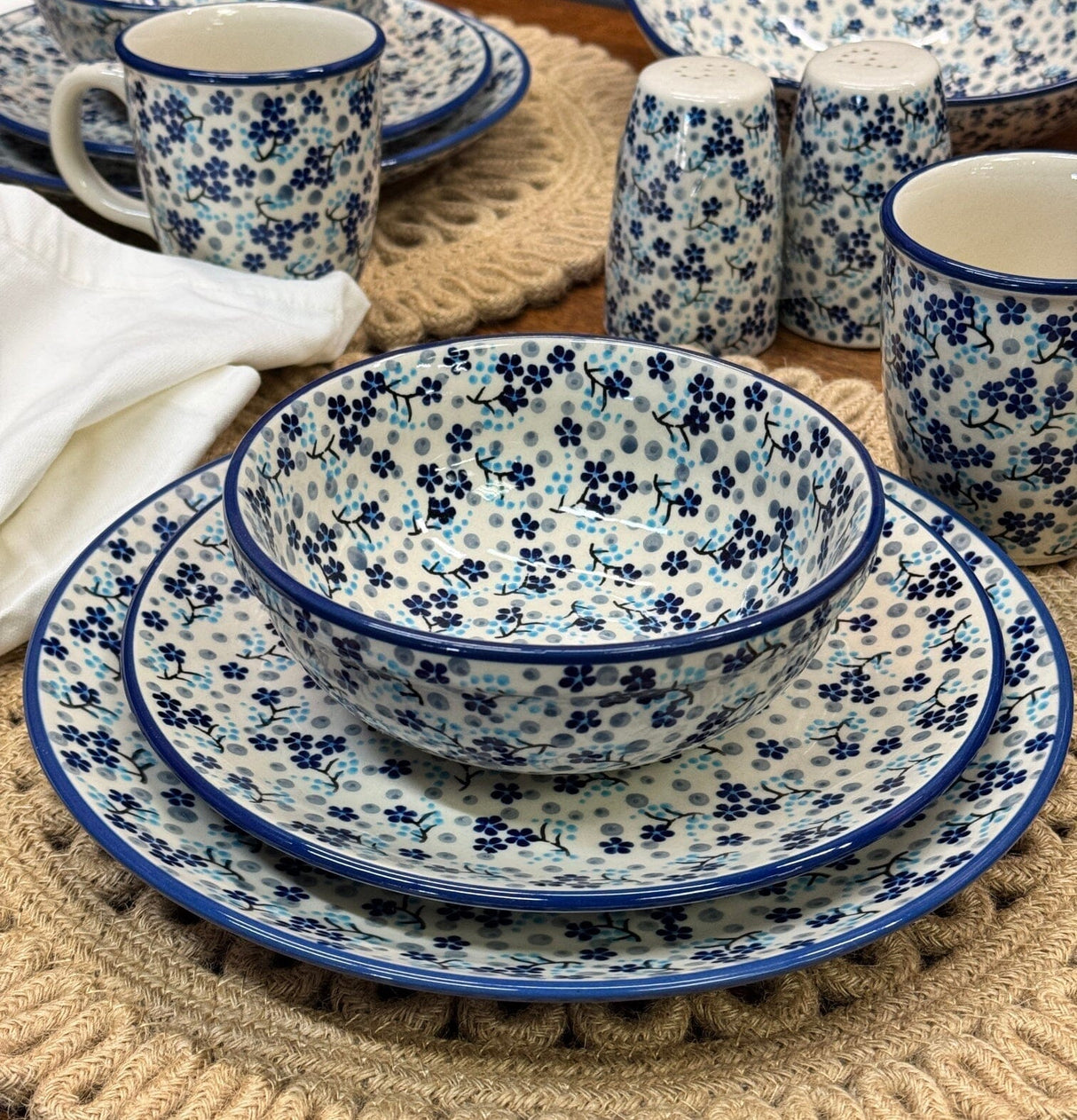 Bowl, Round, 6" in "Scattered Blues" by Manufaktura | M089S-AS45