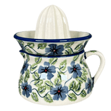 Juicer, Juicer w/ Jug, 4.5" in "Periwinkle Vine" by Manufaktura | W017U-TAB1