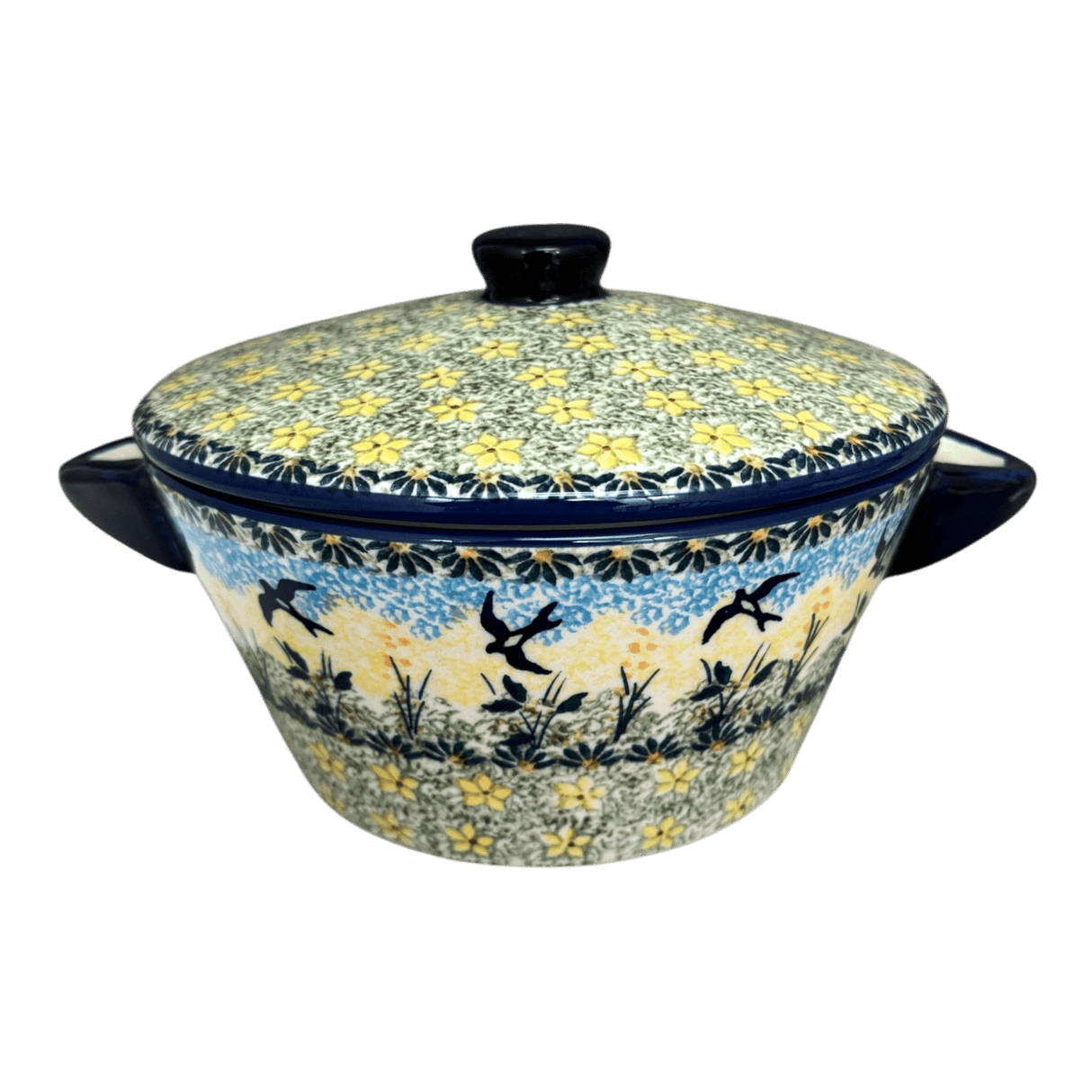 Soup Tureen, 1.25 Quart in "Soaring Swallows" by Manufaktura | W052S-WK57