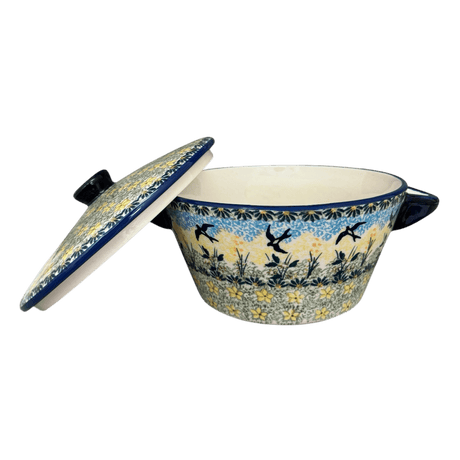 Soup Tureen, 1.25 Quart in "Soaring Swallows" by Manufaktura | W052S-WK57