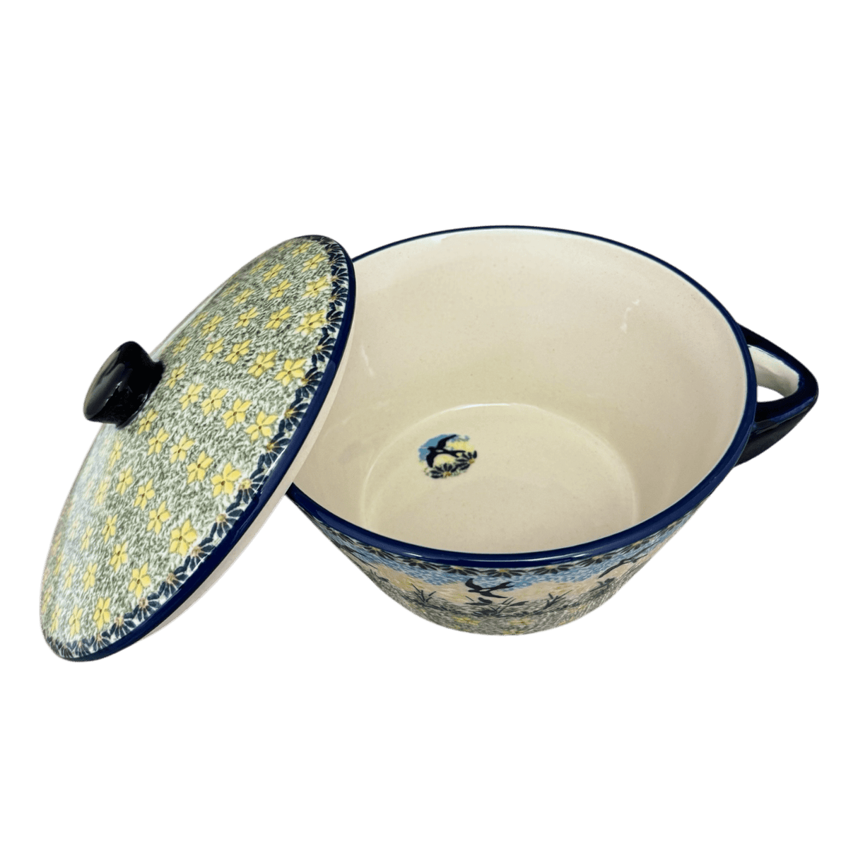Soup Tureen, 1.25 Quart in "Soaring Swallows" by Manufaktura | W052S-WK57