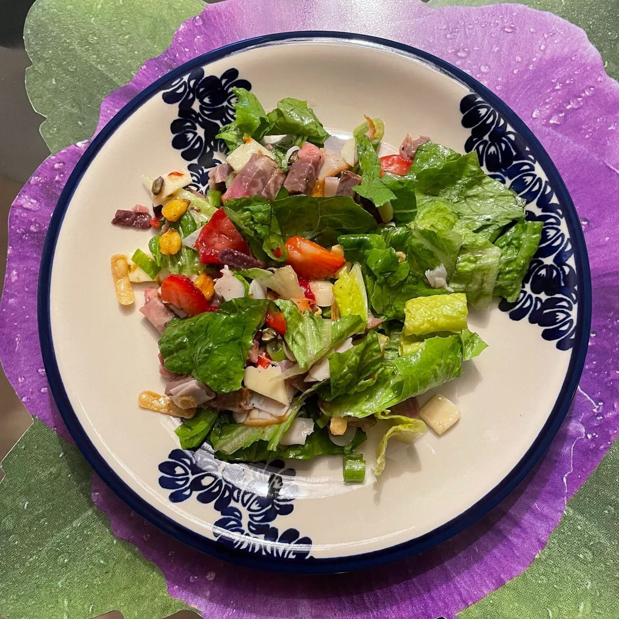 Plate, Round, 9.5" in "Scarlet Stitch" by Zaklady | Y1001-A1158A