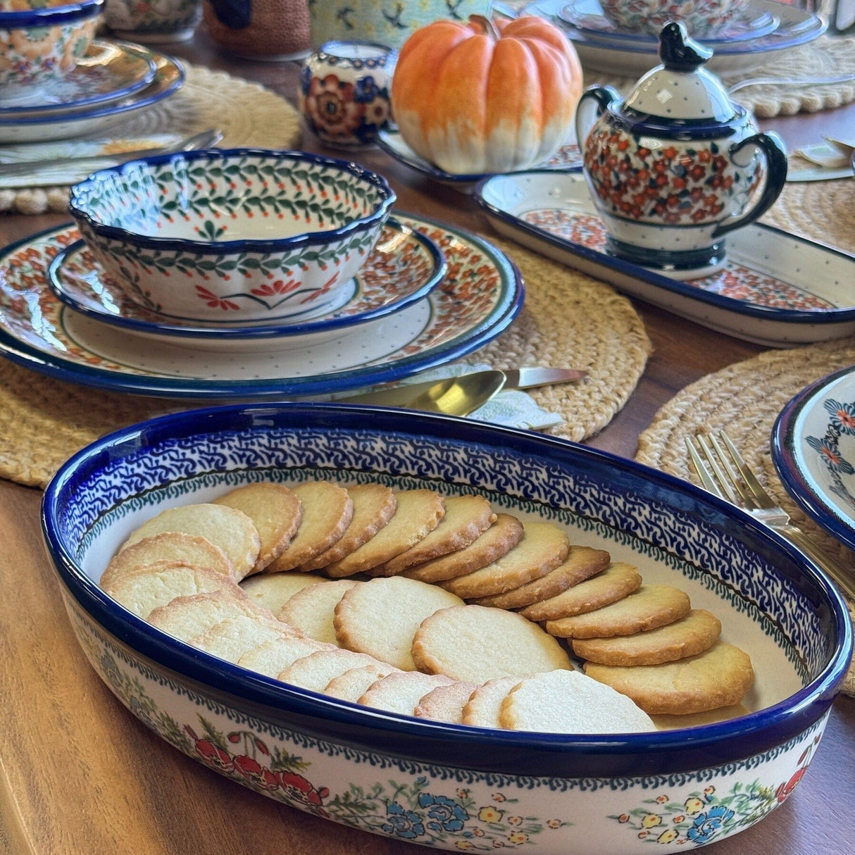 Baker, Oval, 11" x 7.5" in "Sunny Meadow" by Zaklady | Y349A-ART332