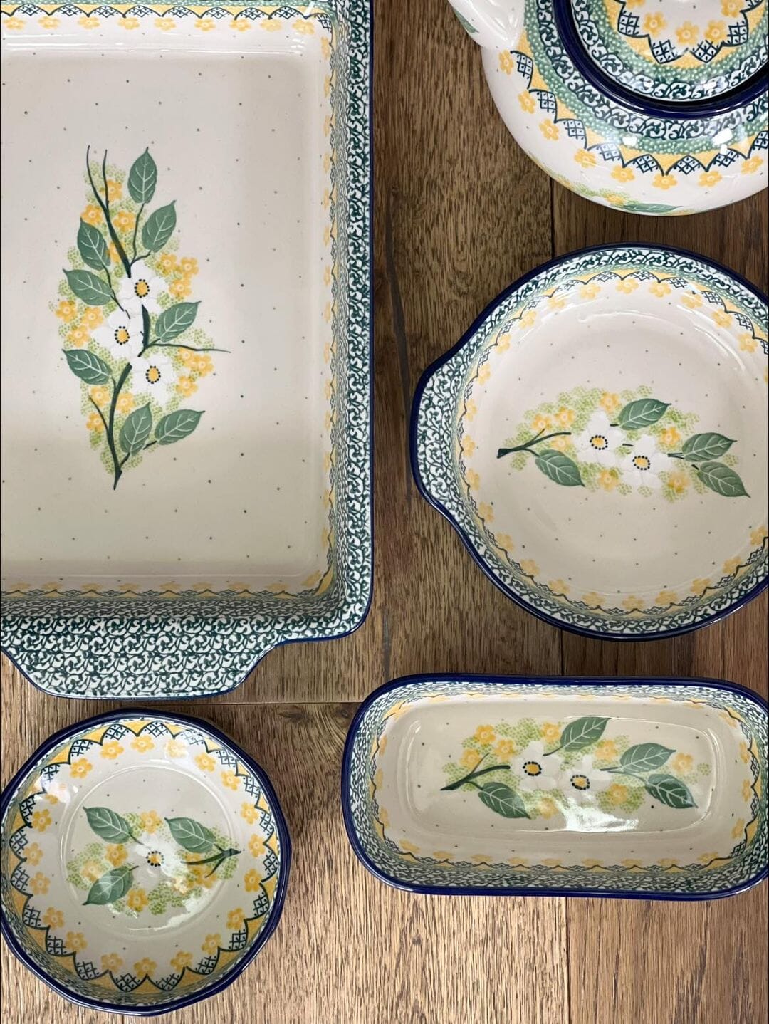 https://polishpotteryoutlet.com/cdn/shop/products/PolishPotteryYellowandGreenprint_cd60f85e-d9e7-45b9-8073-420d3f80edcb_2048x.jpg?v=1673454603